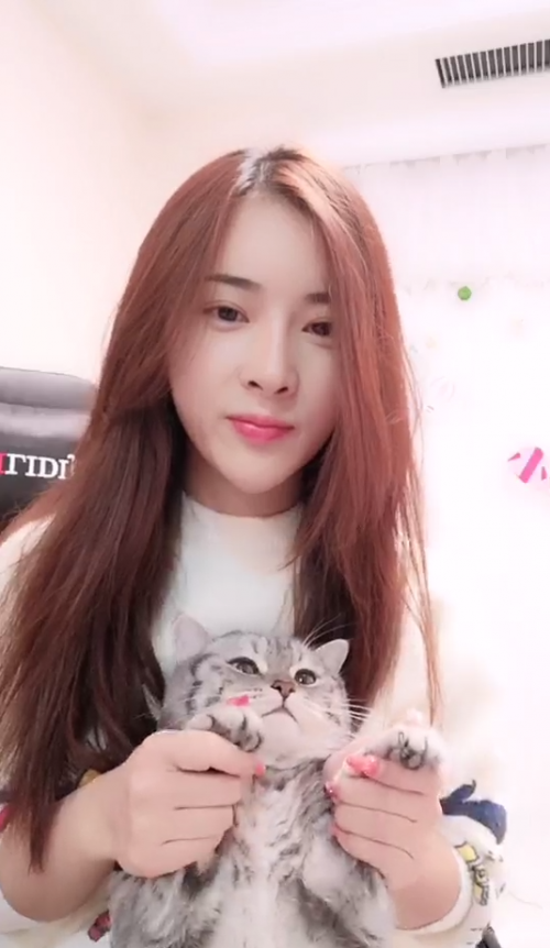 《创造101》张新洁空降迅雷直播献新曲，与国民baby“双美”同框