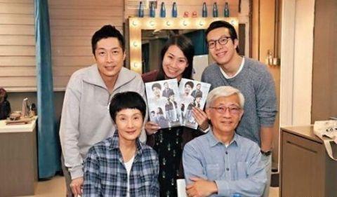 唱张学友的歌出道，饰演《鹿鼎记》中经典康熙成名