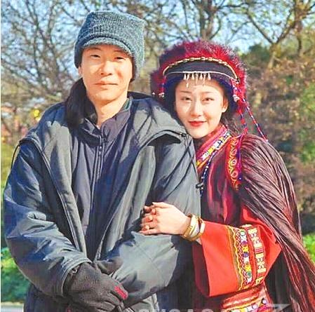 之后于佳卉又遇到了台湾男演员江国斌,两个人顺利结婚生子,但两个人的