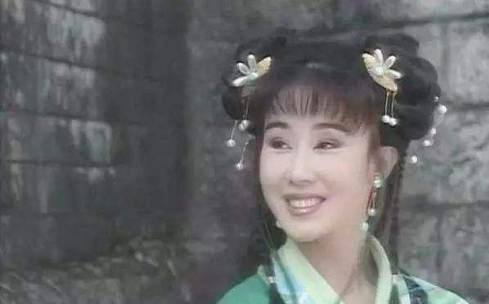 现在的她已经淡出娱乐圈,成为了一个商场精英,据说身家过亿,是一位名副其实的女富豪啊!