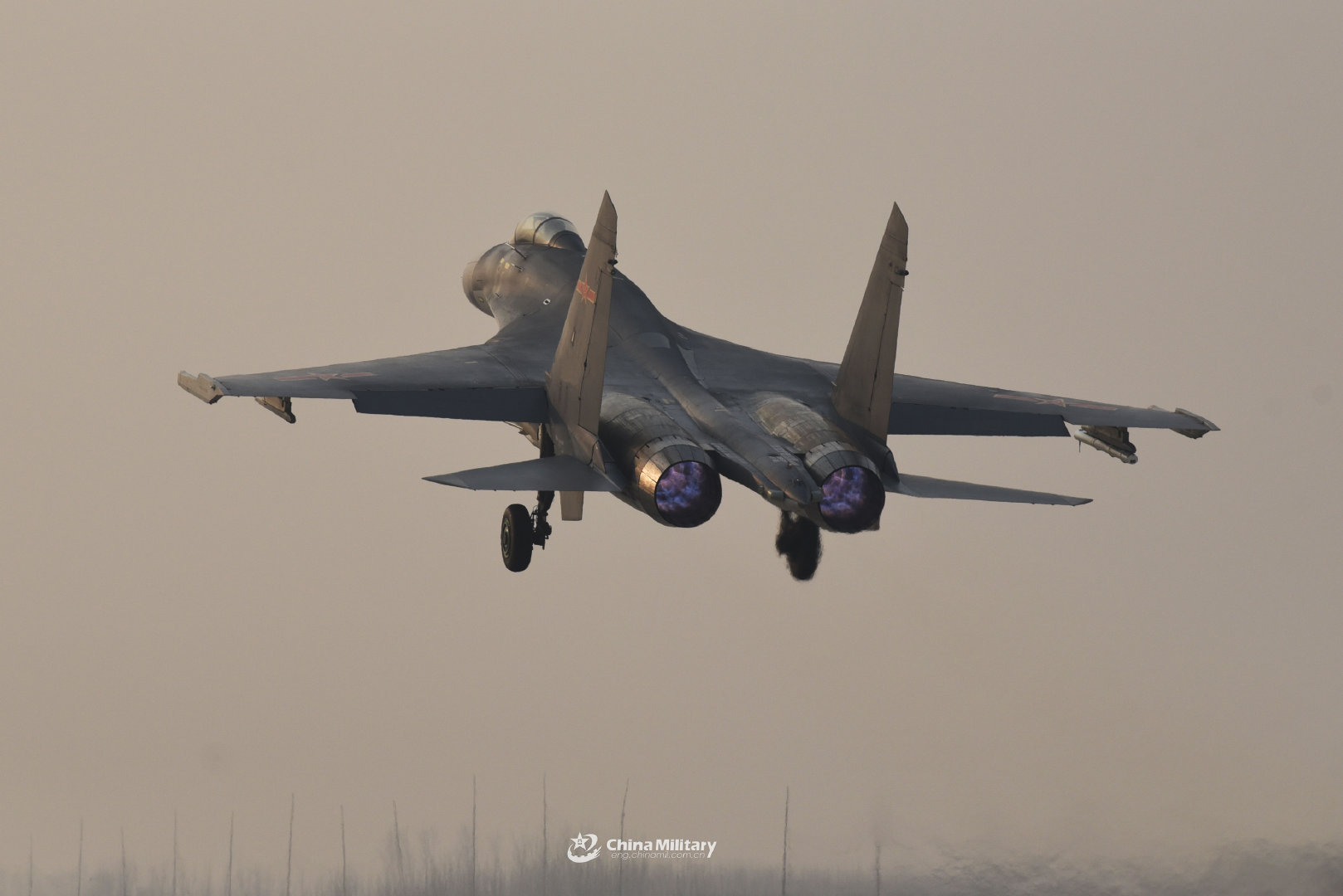 4 歼11战斗机万米高空二对三实战对抗演练