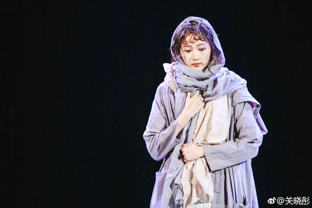 你怎么看待关晓彤的演技呢？