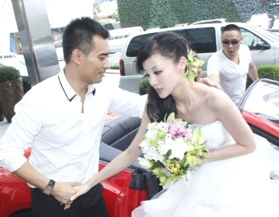 相差10岁的他们 相恋15天领证 二胎随老婆姓 结婚7年恩爱有加