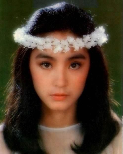 本以为林青霞年轻时已是风华绝代,直到看到郑佩佩,我改变主意了