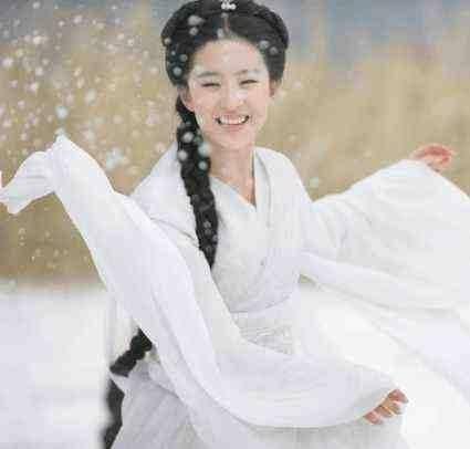 大家都知道刘亦菲美，不论是古装还是现代装，其在《神雕侠侣》里的扮相早已刻在人们心中。
