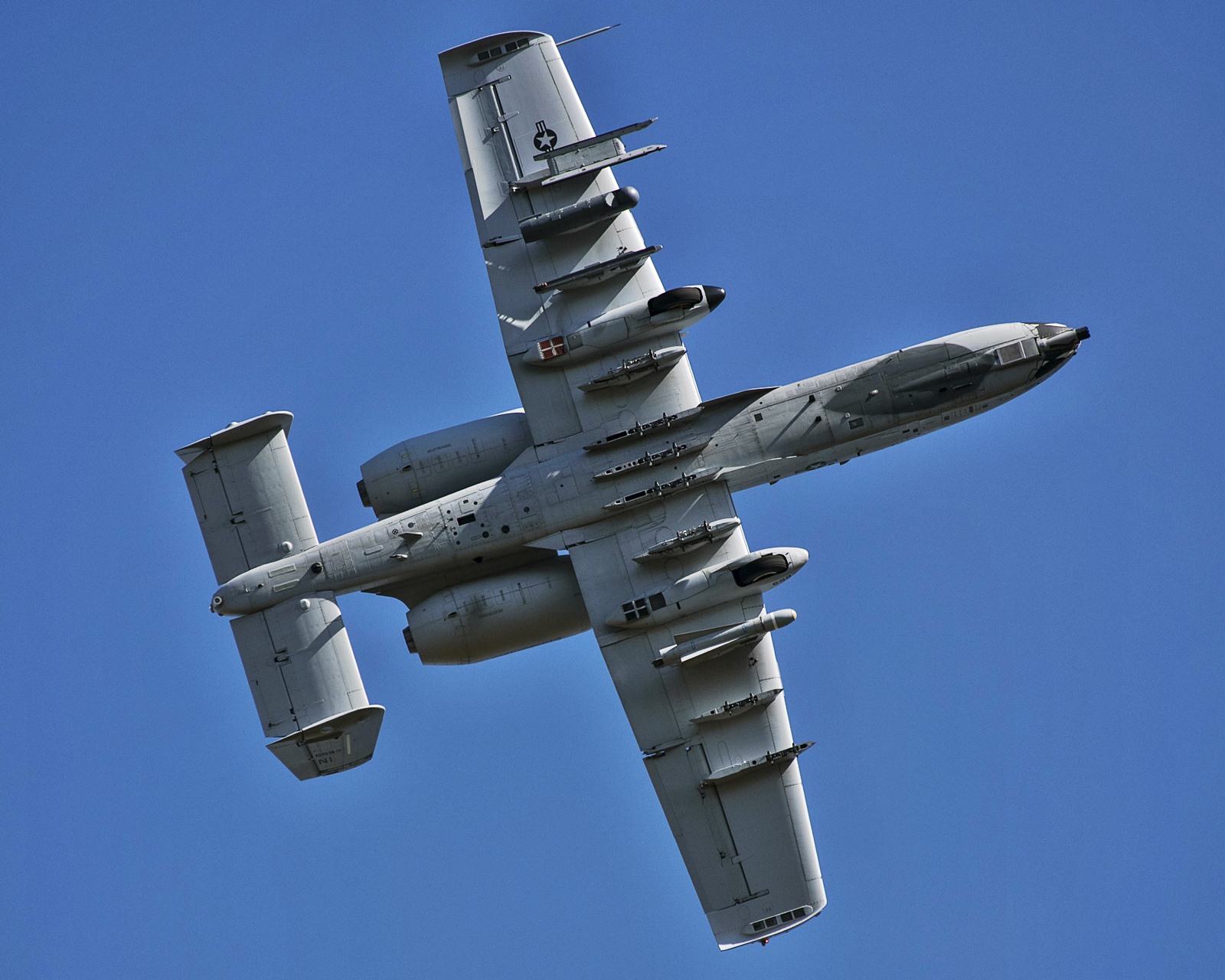 美军使用a-10c攻击机训练对地攻击能力