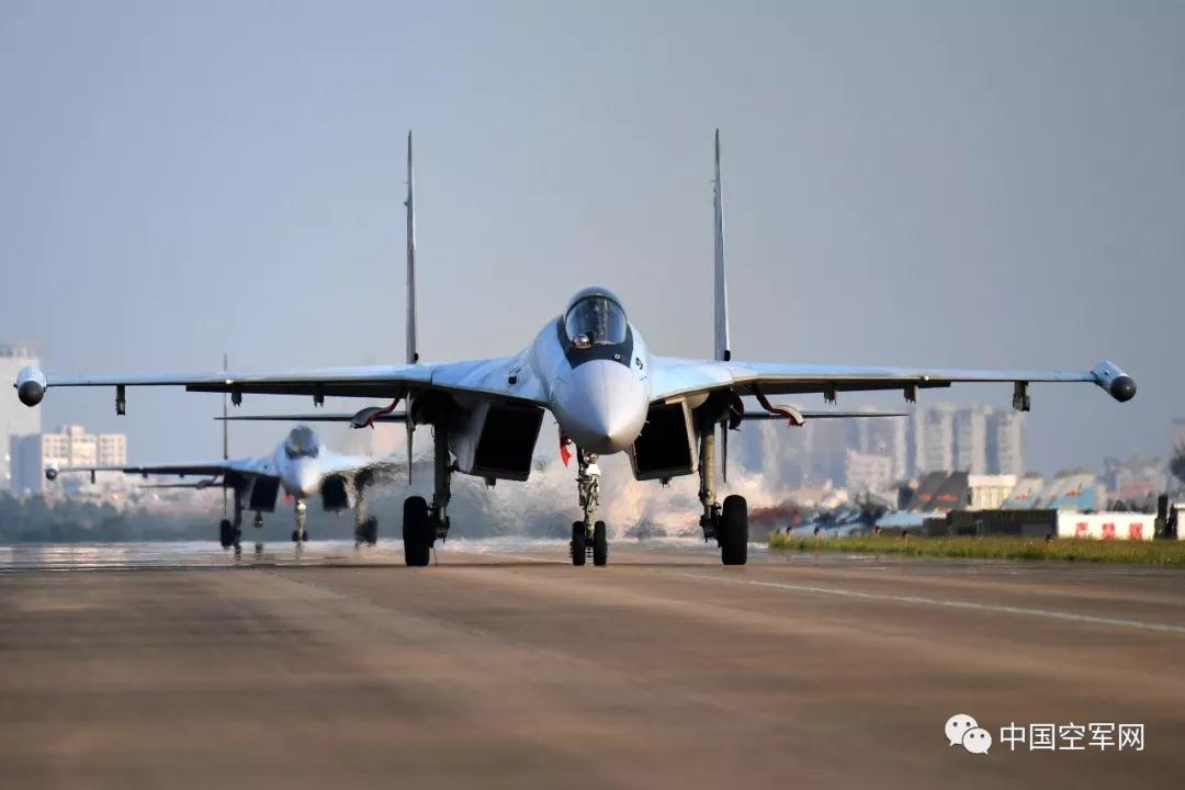 资料图:中国空军部队装备的苏-35战斗机