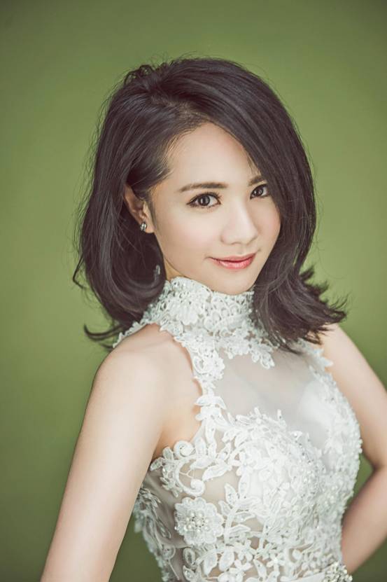 黎郡格黑色裙装亮相2018百合杯表彰典礼红毯 不忘初心