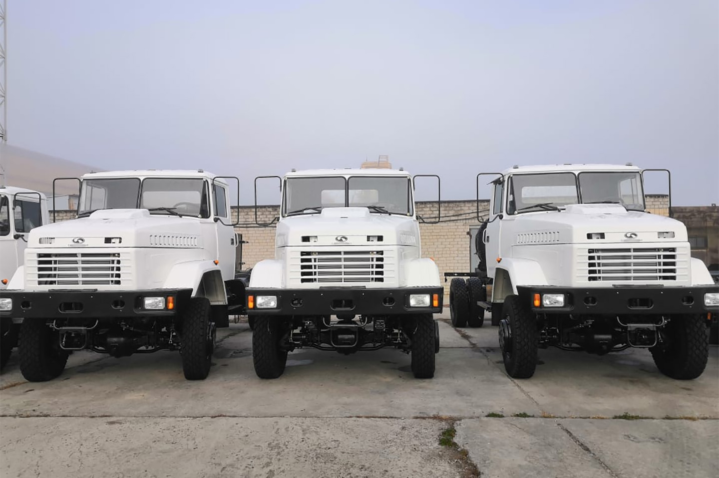 乌克兰的kraz汽车厂向印尼交付了一批kraz-5233卡车和kraz-65053汽车