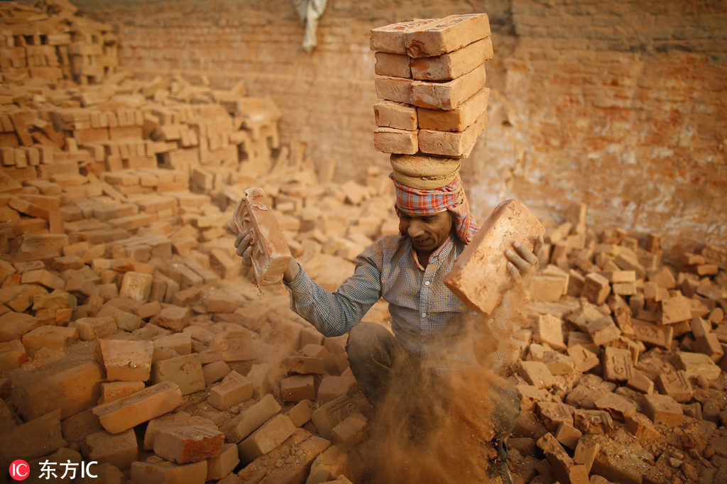 12 实拍尼泊尔砖厂"候鸟"工人 在恶劣环境中艰难谋生