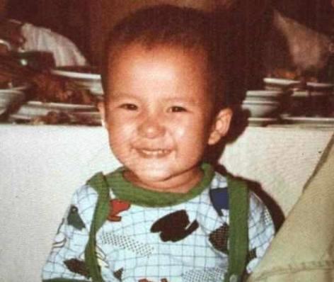 笑起来超甜有没有？简直就是萌化了！