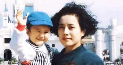 怪不得颜值这么高，家族基因太优秀啊！