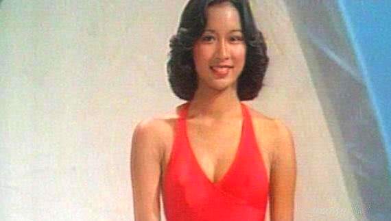 年轻时的朱玲玲,在那个没有滤镜美颜的年代,皮肤依然这么洁白无瑕,五官立体精致,太美了!