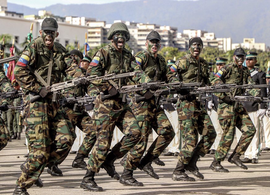 12 委内瑞拉总统马杜罗就职仪式上军队宣誓效忠