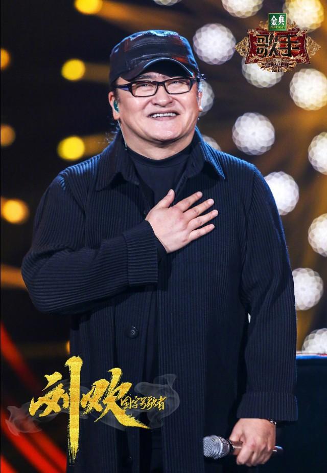 刘欢老师一直都是大家公认的冠军最佳人选，本次第一场就边弹钢琴边唱歌，大将风范尽显。