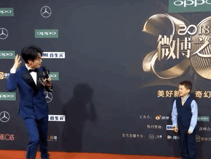 Gavin成为了全场焦点。