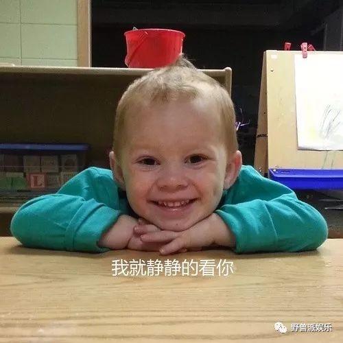 最经典的自然是他的假笑。