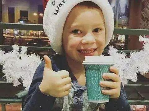 从美国到中国，Gavin的假笑让他跻身表情包达人的行列。