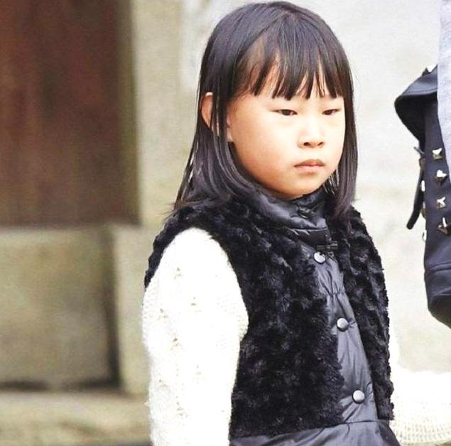 其实佳润在小时候,并没有觉得自己不漂亮,小沈阳也不觉得女儿长得丑.