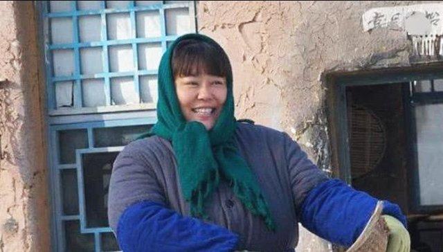 从这以后,荧屏前的李菁菁多数都是饰演了农村大妈形象,分后出演了