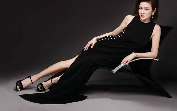 关之琳56岁风韵犹存，二次嫁富商皆无子，5亿身家将由他继承！你怎么看？