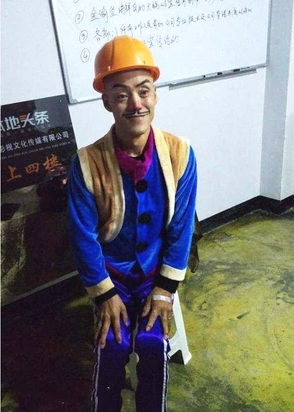 哑妻嫌他长得丑离婚,却因撞脸"光头强"爆红,50岁活成人生赢家