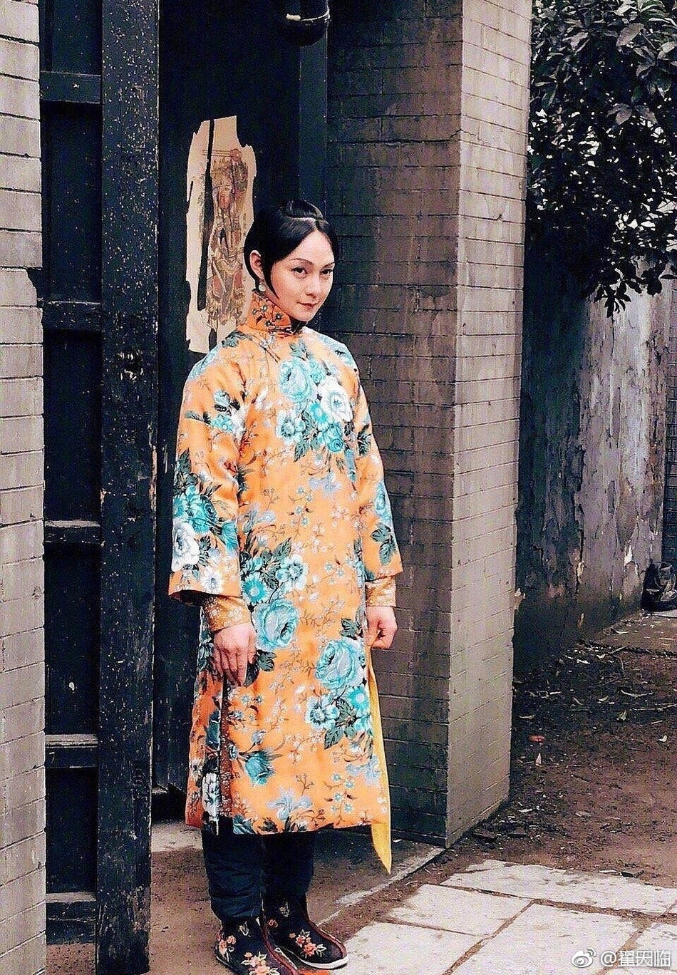 尹正新剧《鬓边不是海棠红》剧照。