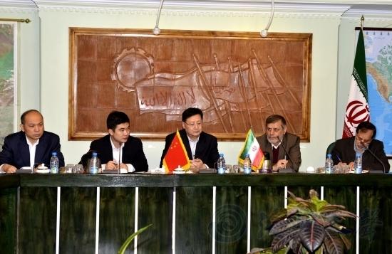 王卫星与伊方专家举行座谈