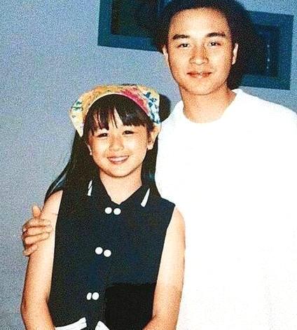 自从8岁和张国荣合作之后就成了张国荣的妹妹，出道27年几乎零绯闻。