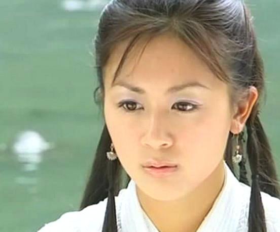 2007年，唐宁凭《 恋爱自由式》、《天涯侠医》、《 师奶兵团》三度提名TVB飞跃进步女艺人。