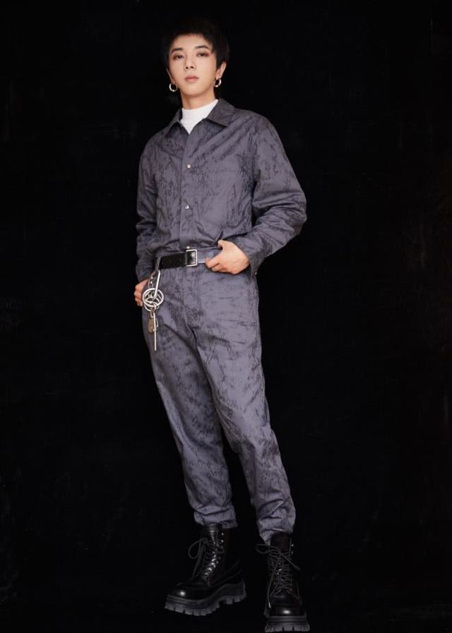 华晨宇太"心机"了,用套装"冒充"连体裤,穿出气场2米8!