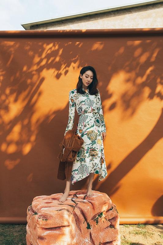 2014年4月，她参加湖北卫视喜剧类选秀综艺节目《我为喜剧狂》第一季，最终获得年度总冠军。