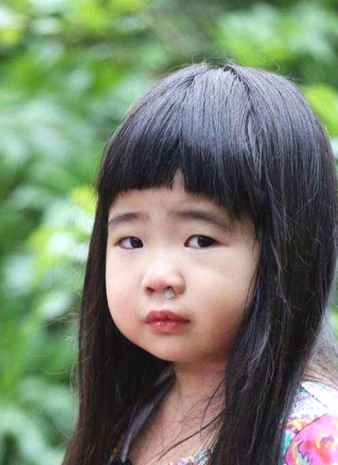 小时候被说丑的星二代甜馨变白不算啥她才是整容式的长大