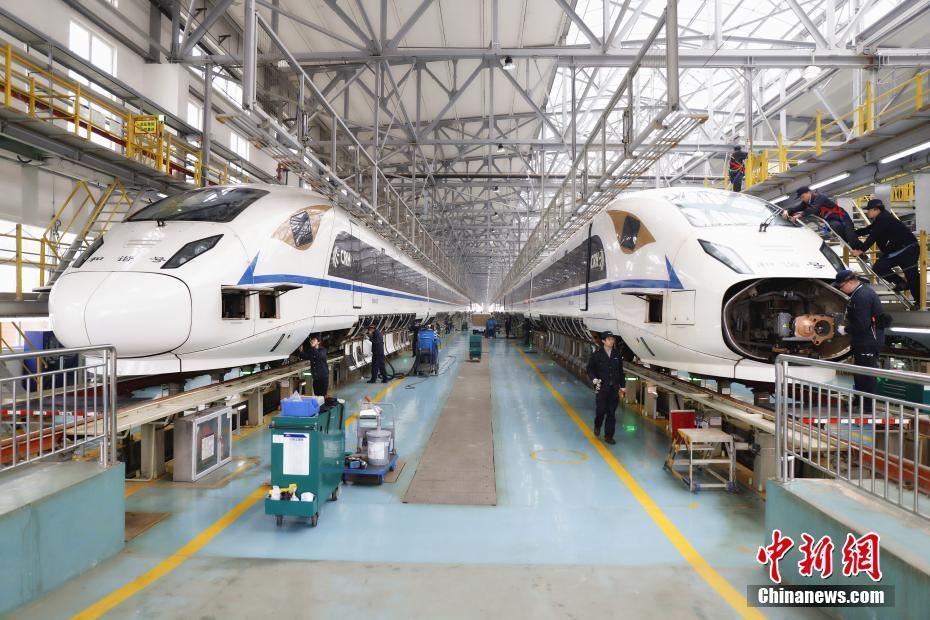 8 成都动车段134组动车全面"体检"迎接春运