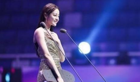 杨幂为了防走光，还穿了打底裤，真的是很厉害呀