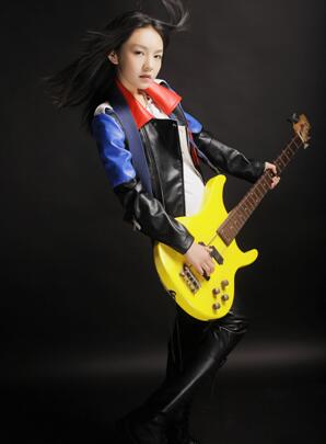 tfboys女主贺美琦上春晚穿衣服太好看掀起热潮