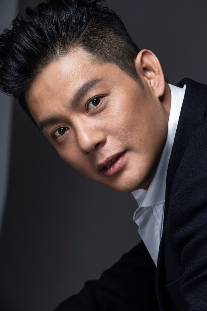 傅程鹏时尚写真曝光西装得体英气逼人