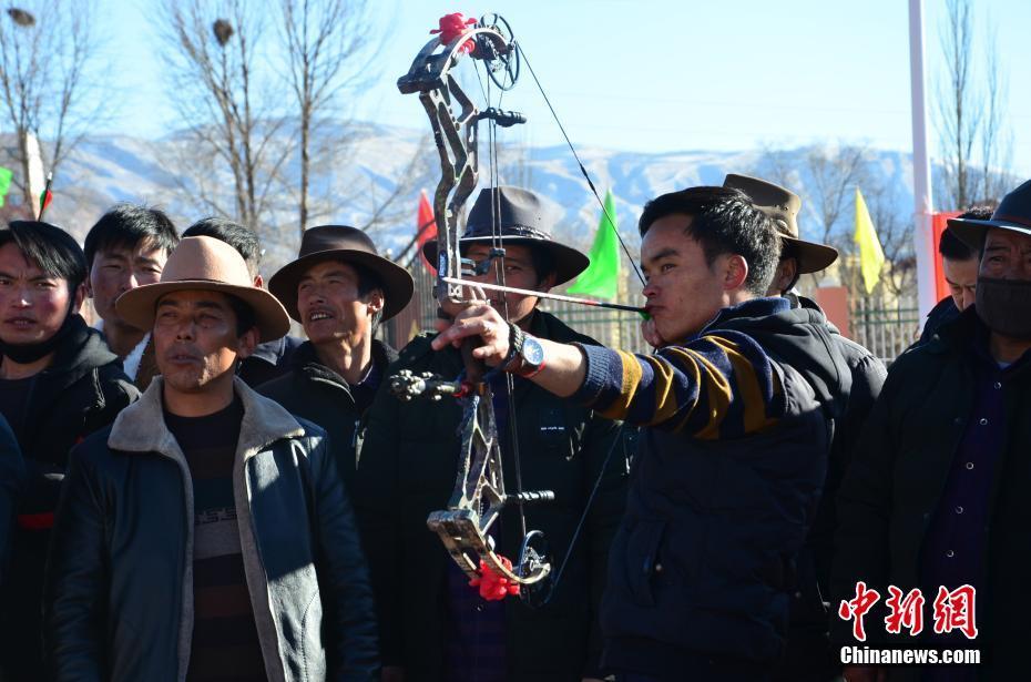 青海化隆千人射箭迎新春