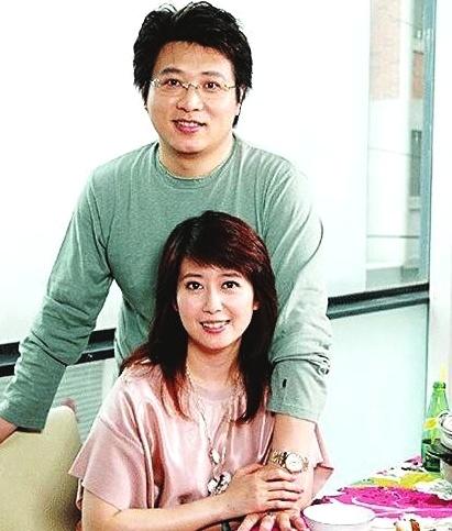 而在离婚之后的孟庭苇依旧获得像一个少女一样,看看这容貌跟身材,48岁的她依旧跟少女一样。