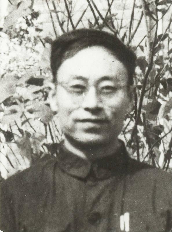 曾经隐形28年今日八宝山千人送别于敏挽联再次如瀑