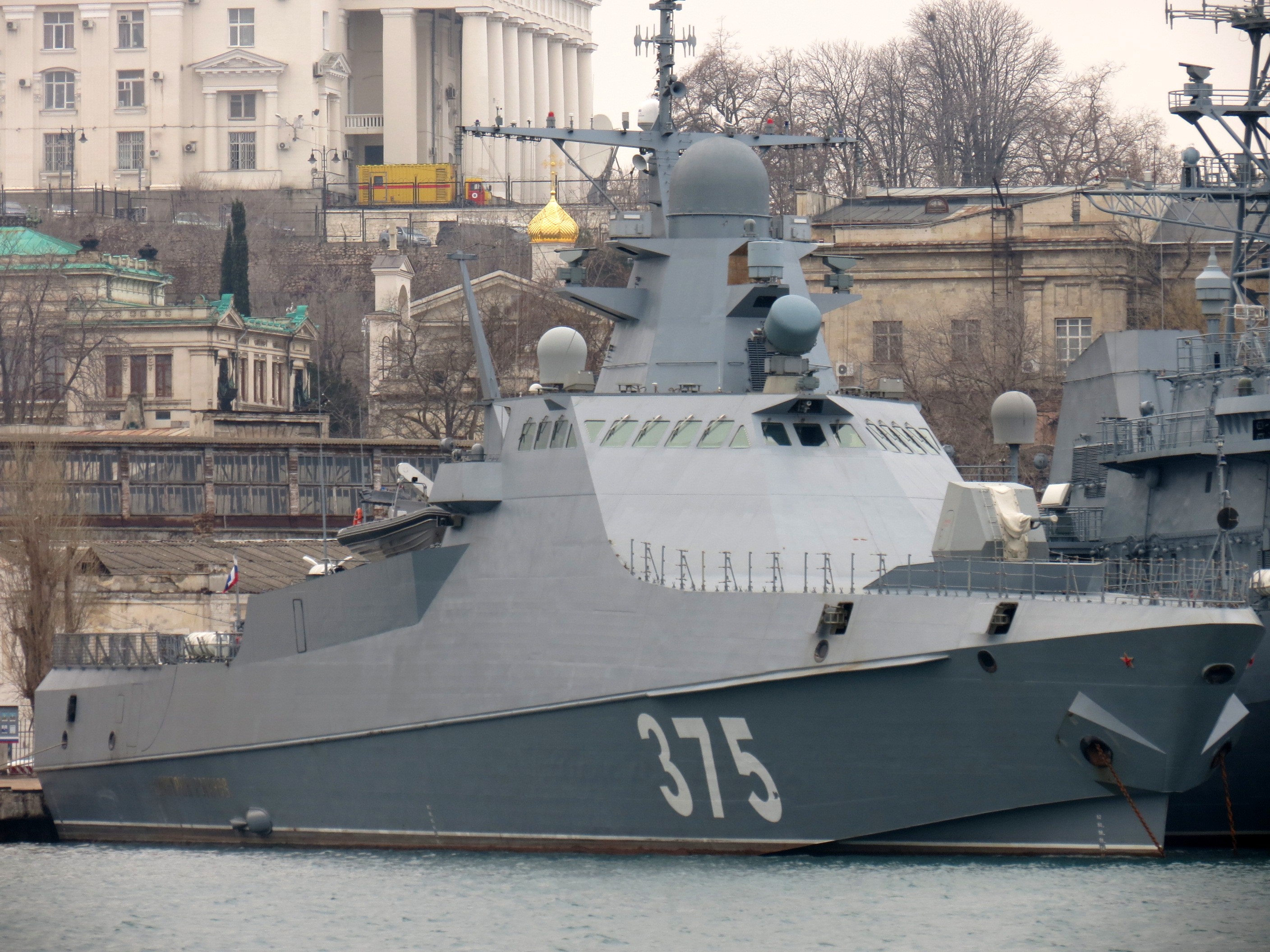 俄罗斯海军最新的22160型巡逻舰"德米特里·罗加乔夫"号在黑海之滨的