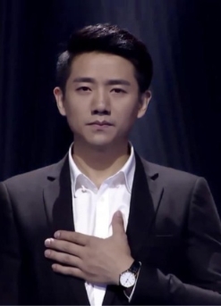 成熟帅气的演员李仓卯：努力奔跑，执着追梦