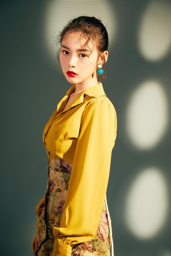 新声代高颜值演员余焰用自己的魅力征服观众