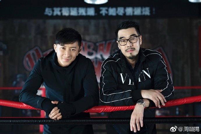 韩庚、周显扬合照