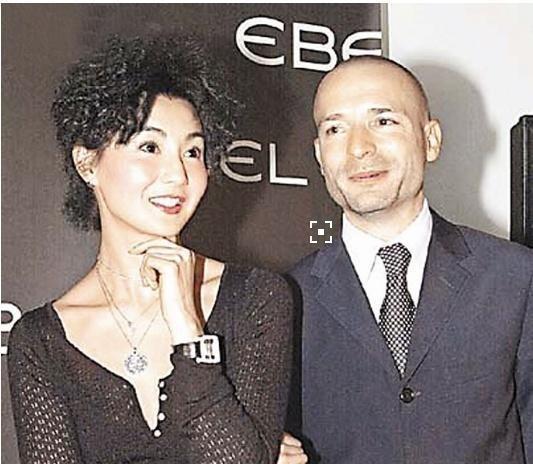 9.与小7岁德国籍男友著名建筑师Ole相恋五年分手。