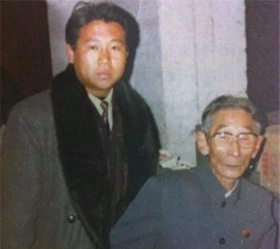 1996年，郭德纲和张文顺、李菁等人创办北京相声大会，每场观众时常不足10人。