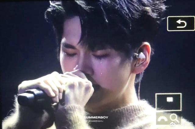 中国成员赖冠霖则带来一首自作词的英文说唱曲《Clap》。