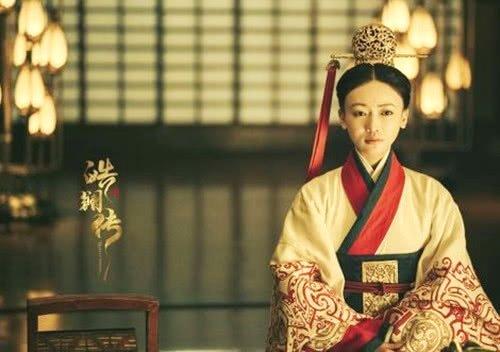 其二，吴谨言在《皓镧传》中浮夸的演技也很是尴尬。