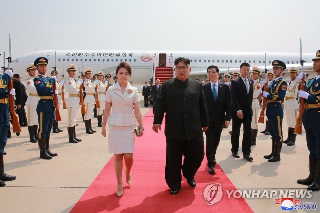 2018年6月，金正恩与夫人李雪主乘“苍鹰一号”出访中国。(图片：朝中社)