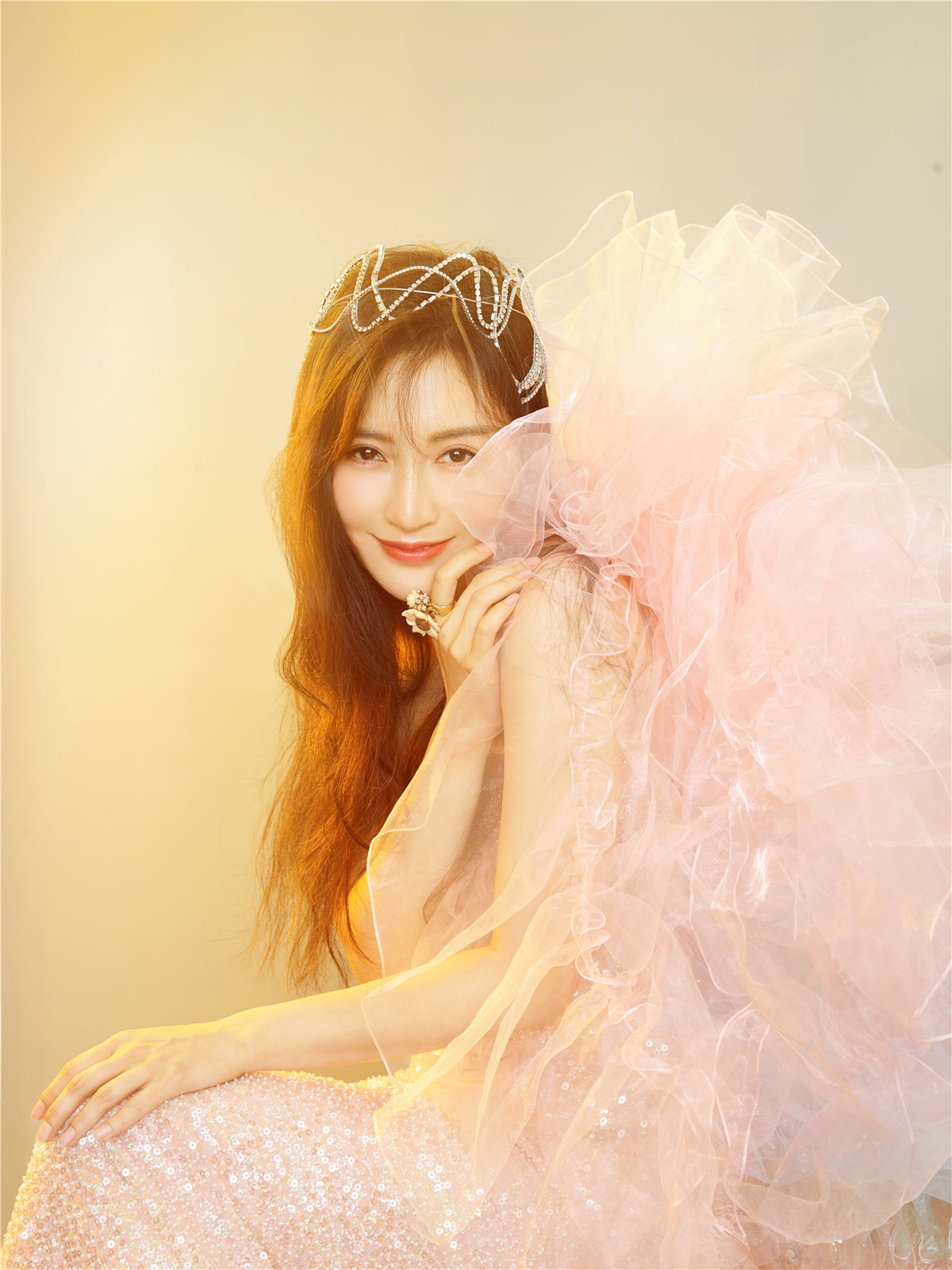 演员孙晶晶双面写真曝光 她是可甜可盐的"晶"彩女郎